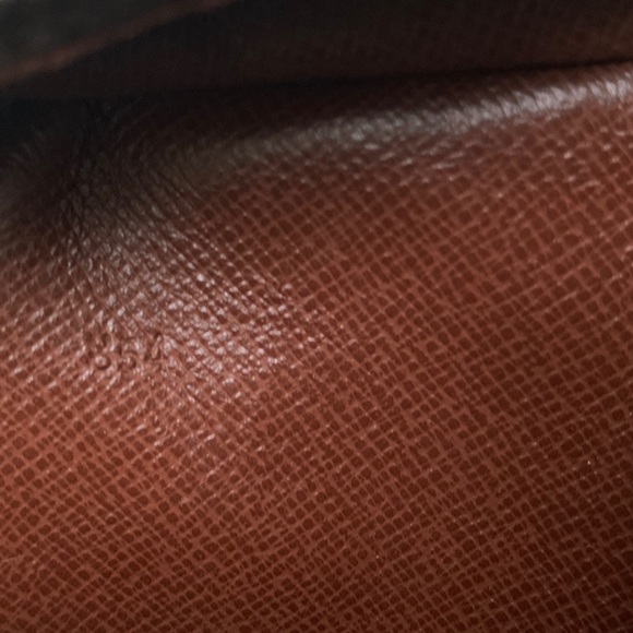 LOUIS VUITTON Compiegne 28 Clutch - Picture 8 of 8